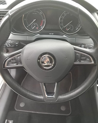 Skoda Superb cena 69900 przebieg: 142000, rok produkcji 2017 z Rymanów małe 466